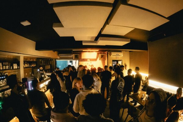 Inédita em Balneário Camboriú, morning party chega com o Acaiá Café O Acaiá Café se destaca como o primeiro listening bar de Balneário Camboriú. Foto Eudig/Growth Global